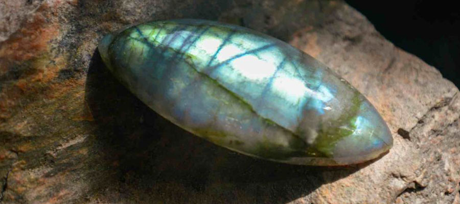 Pierre labradorite